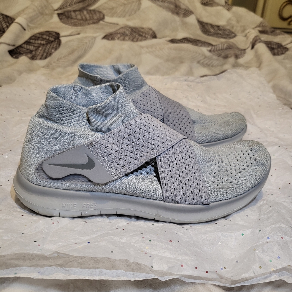 Nike free run motion flyknit size 6.5